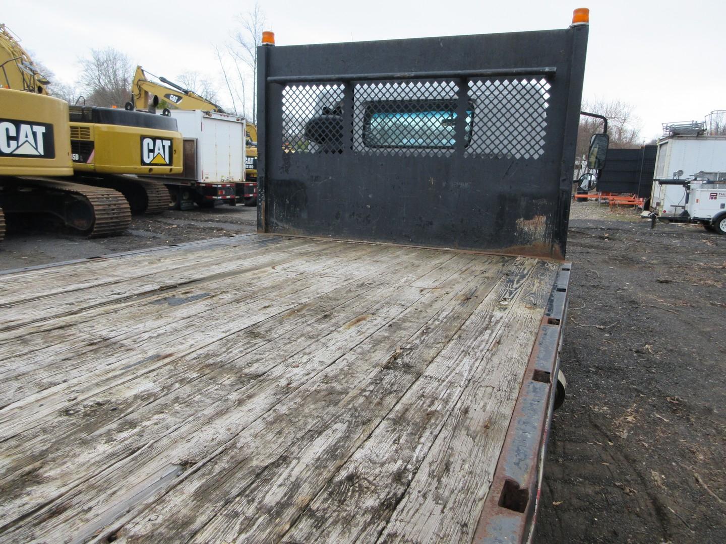 2006 FORD LCF S/A FLATBED TRUCK