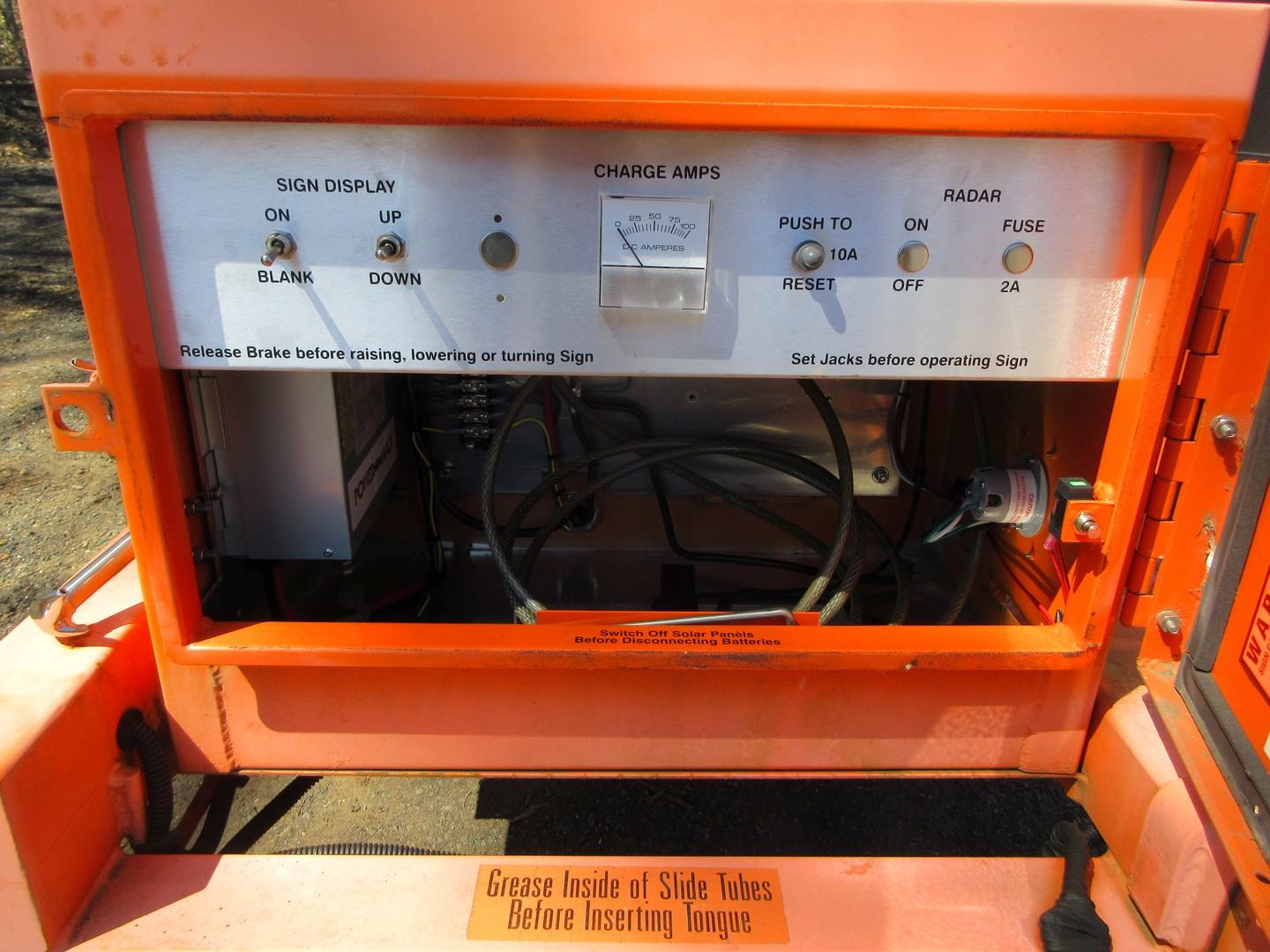 2012 AMERICAN SIGNAL TOW BEHIND MESSAGE BOARD