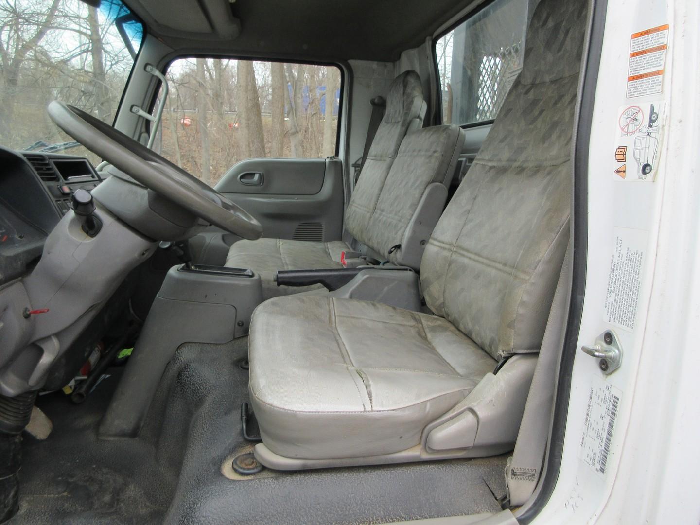 2006 FORD LCF S/A FLATBED TRUCK