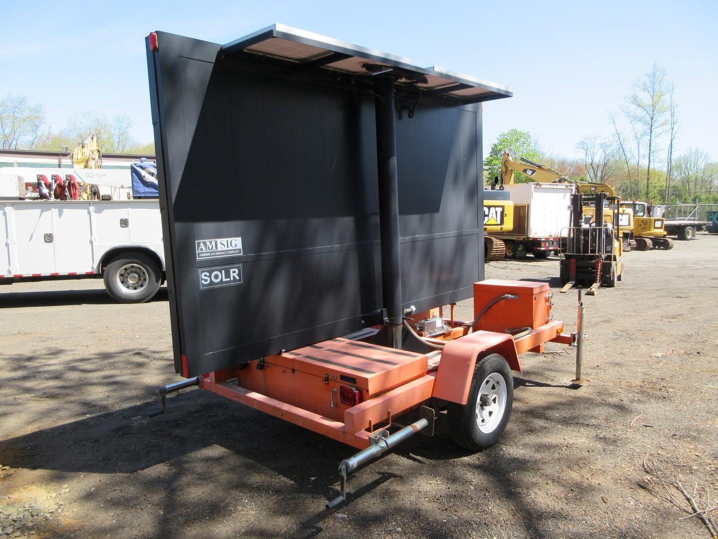 2012 AMERICAN SIGNAL TOW BEHIND MESSAGE BOARD