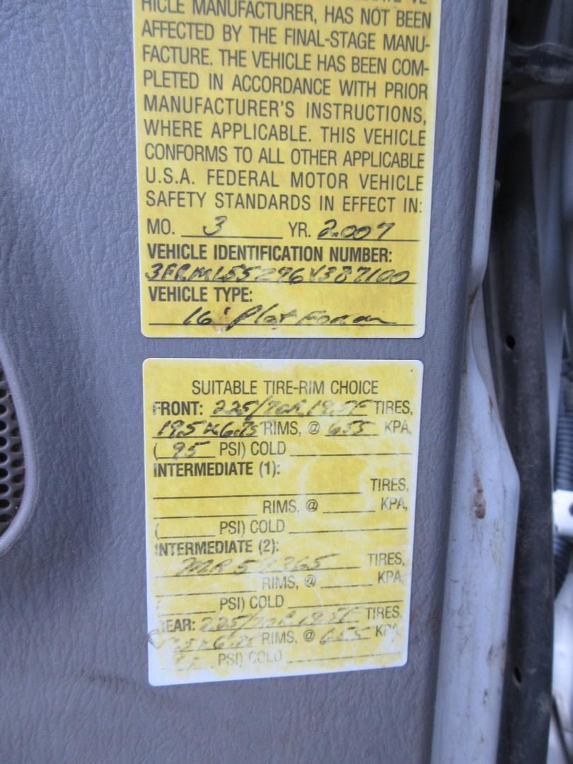 2006 FORD LCF S/A FLATBED TRUCK