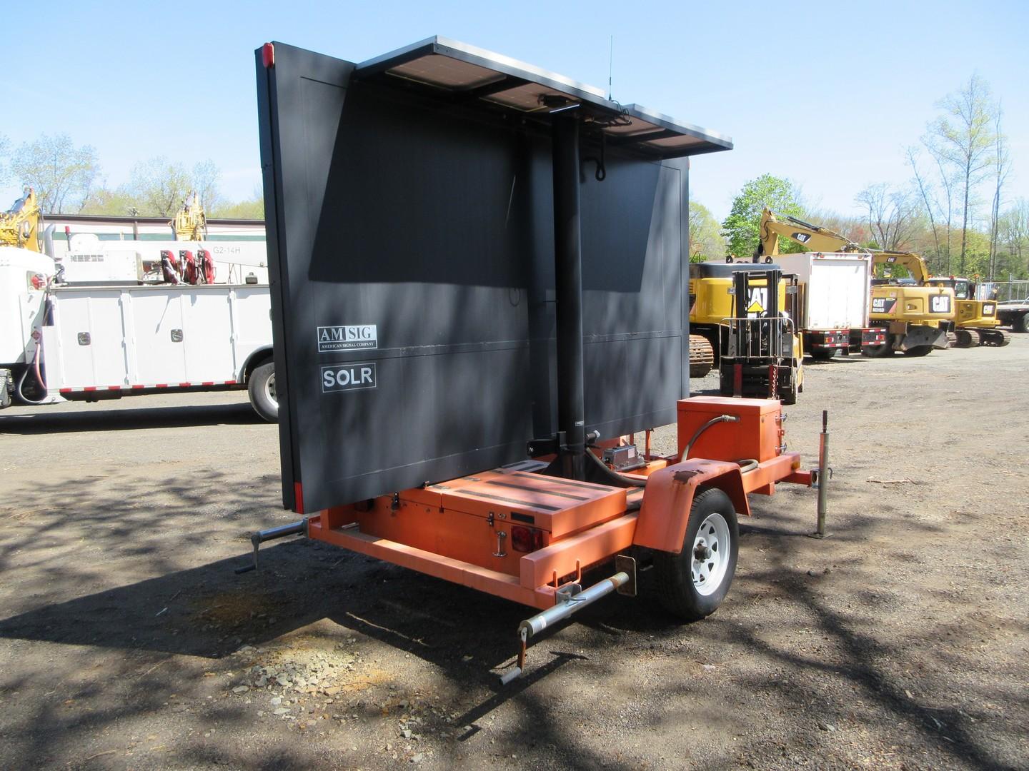 2012 AMERICAN SIGNAL TOW BEHIND MESSAGE BOARD