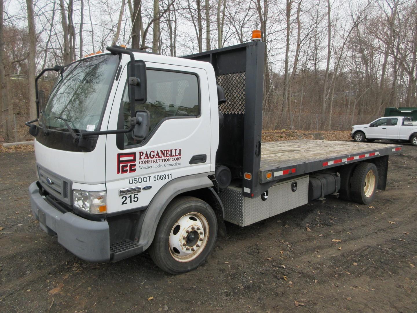 2006 FORD LCF S/A FLATBED TRUCK