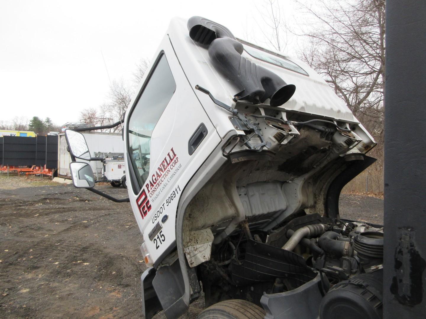 2006 FORD LCF S/A FLATBED TRUCK