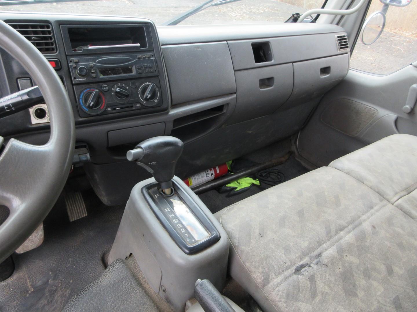 2006 FORD LCF S/A FLATBED TRUCK