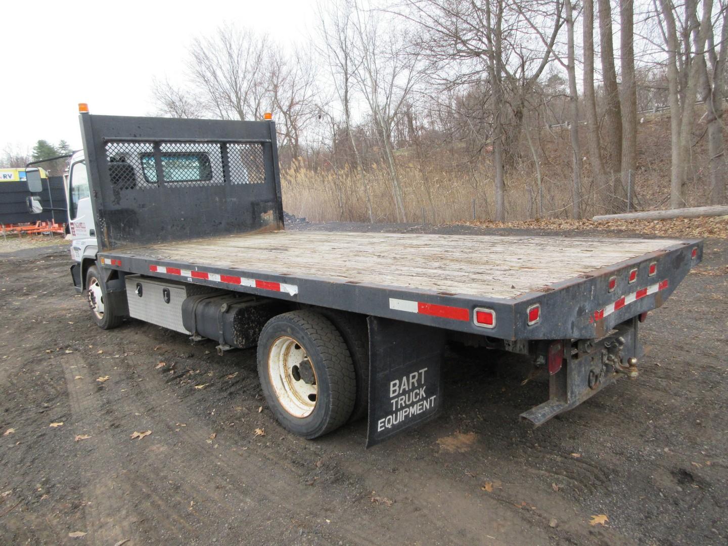 2006 FORD LCF S/A FLATBED TRUCK