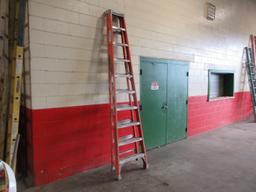 LOUISVILLE 10' FIBERGLASS STEPLADDER