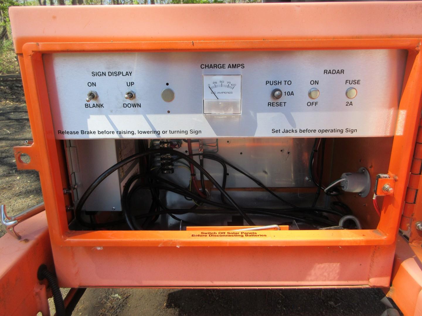 2012 AMERICAN SIGNAL TOW BEHIND MESSAGE BOARD