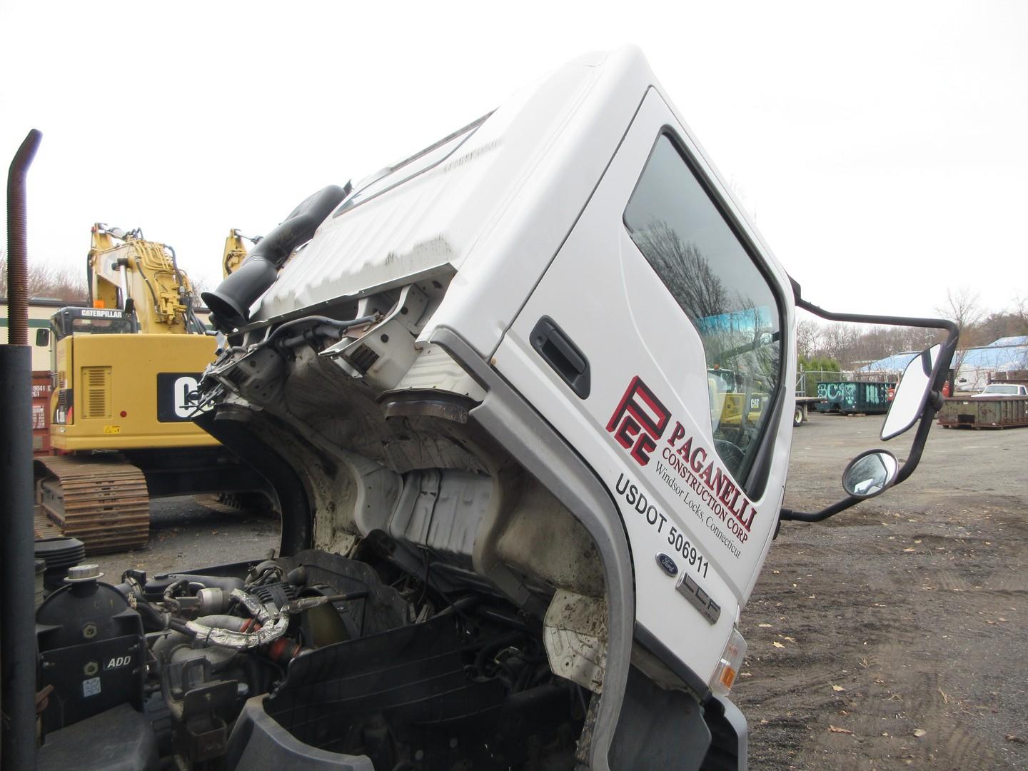 2006 FORD LCF S/A FLATBED TRUCK
