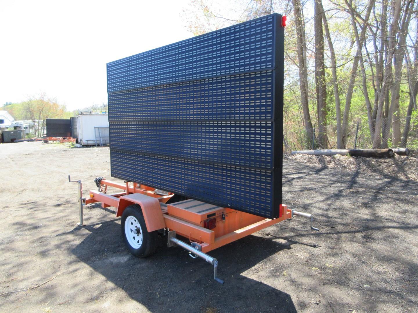 2012 AMERICAN SIGNAL TOW BEHIND MESSAGE BOARD