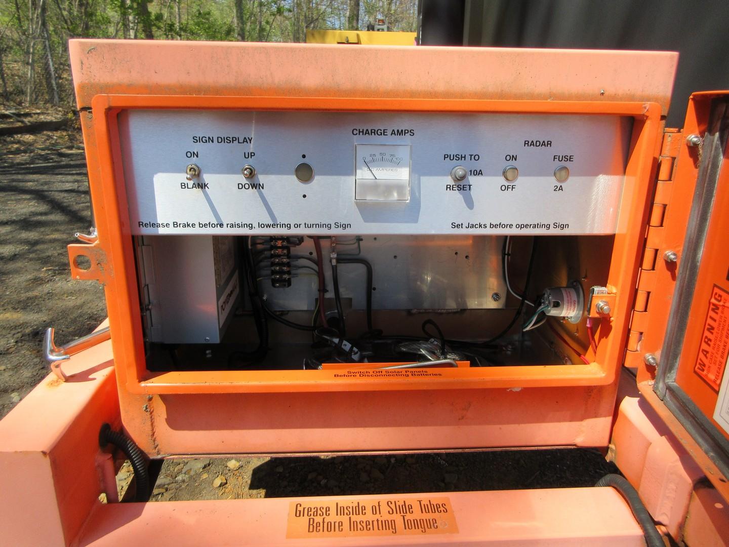 2012 AMERICAN SIGNAL TOW BEHIND MESSAGE BOARD