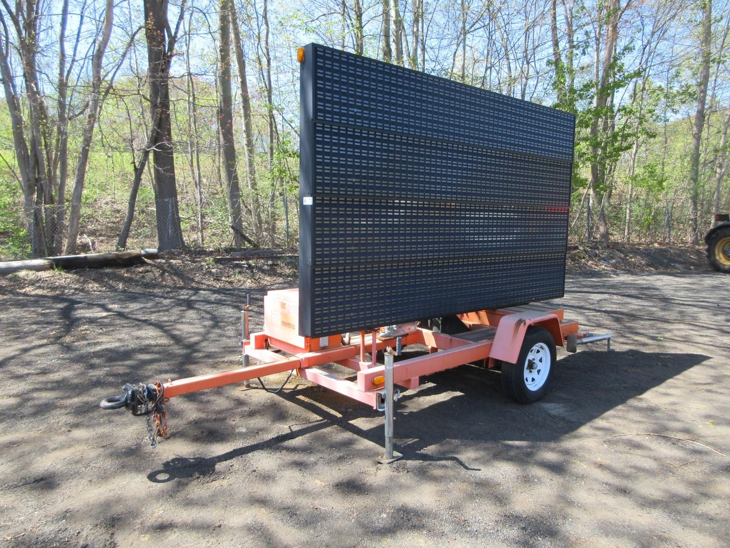 2012 AMERICAN SIGNAL TOW BEHIND MESSAGE BOARD