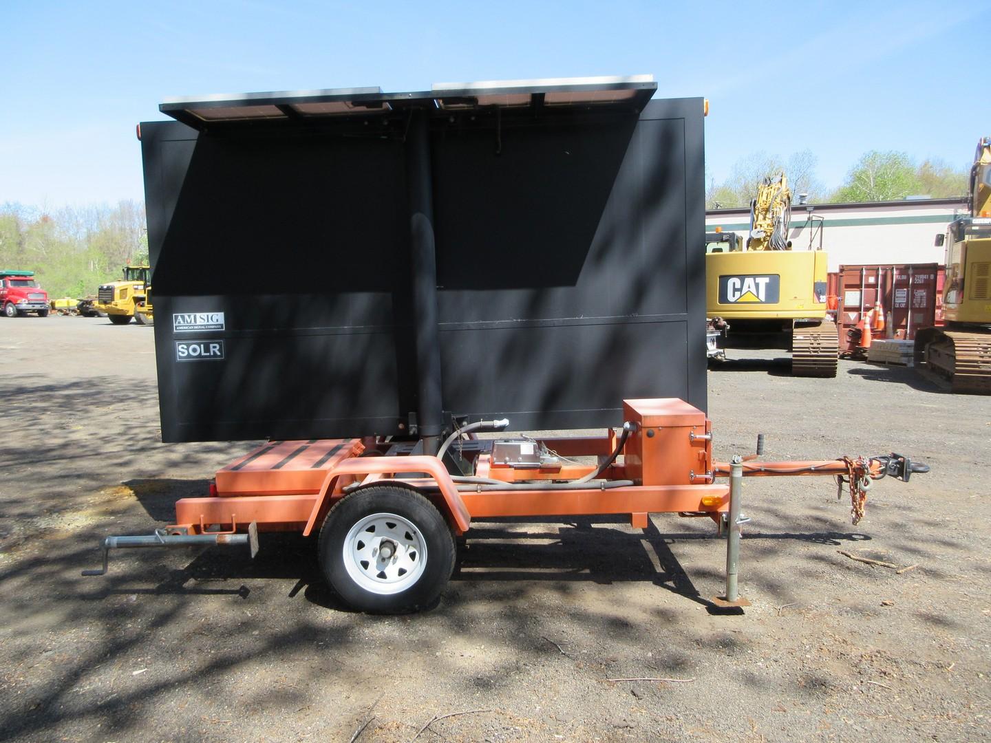 2012 AMERICAN SIGNAL TOW BEHIND MESSAGE BOARD