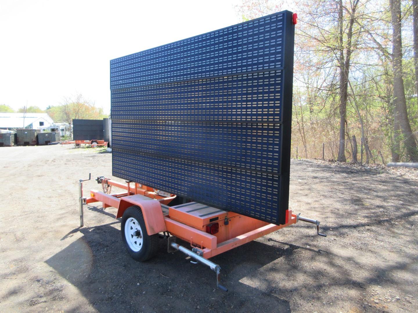 2012 AMERICAN SIGNAL TOW BEHIND MESSAGE BOARD