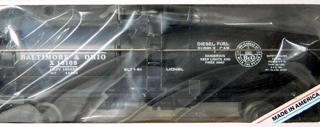 Lionel O and O27 Gauge Rolling Stock Cars