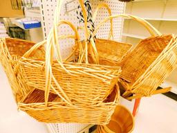 Large Lot of Assorted Wall and Fruit Baskets, Dozens of Pieces
