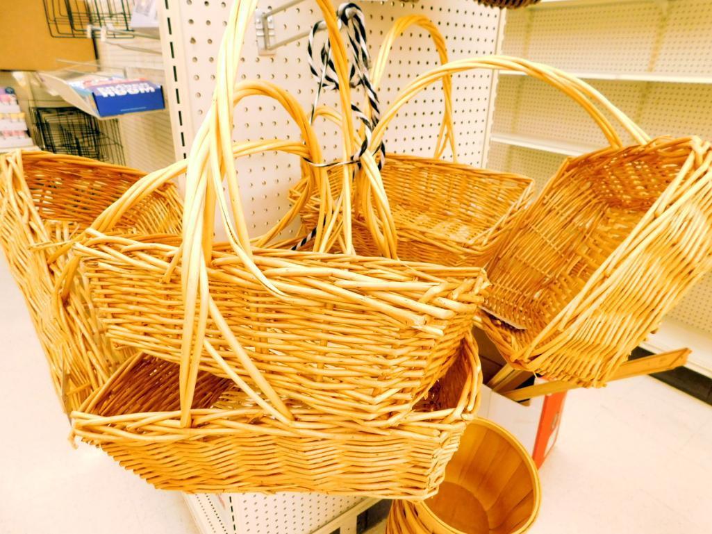 Large Lot of Assorted Wall and Fruit Baskets, Dozens of Pieces