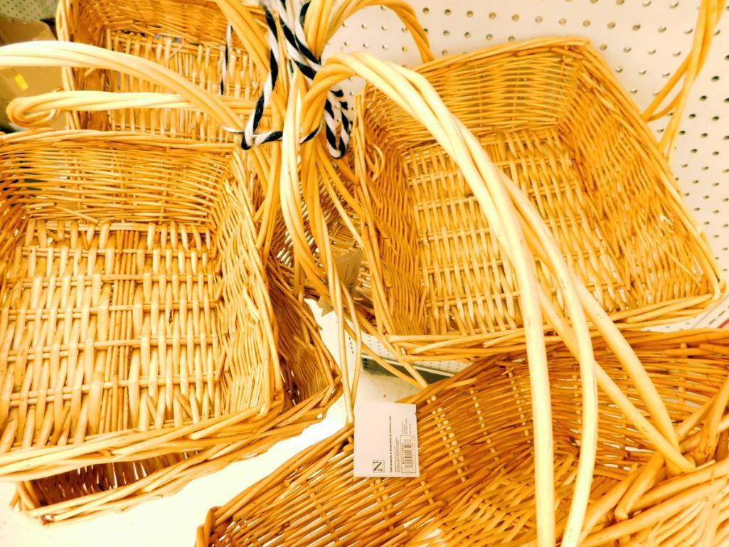 Large Lot of Assorted Wall and Fruit Baskets, Dozens of Pieces
