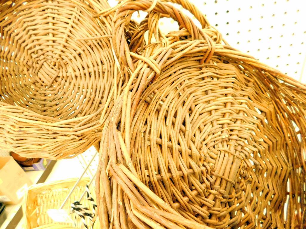 Large Lot of Assorted Wall and Fruit Baskets, Dozens of Pieces