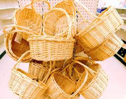 Large Lot of Assorted Wall and Fruit Baskets, Dozens of Pieces