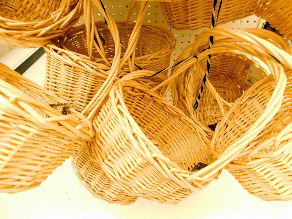 Large Lot of Assorted Wall and Fruit Baskets, Dozens of Pieces