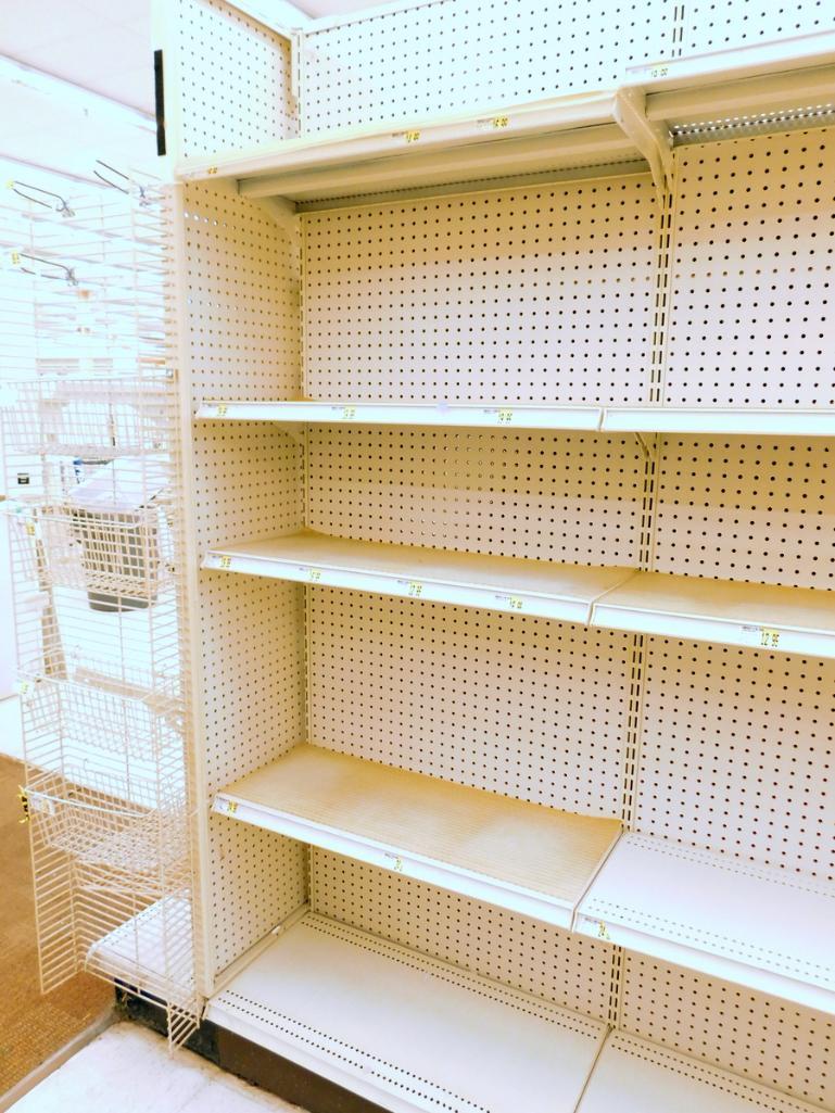 Gondola Shelving: Aisle Unit, 22'6" Long, 7 Bases, 23 Shelves