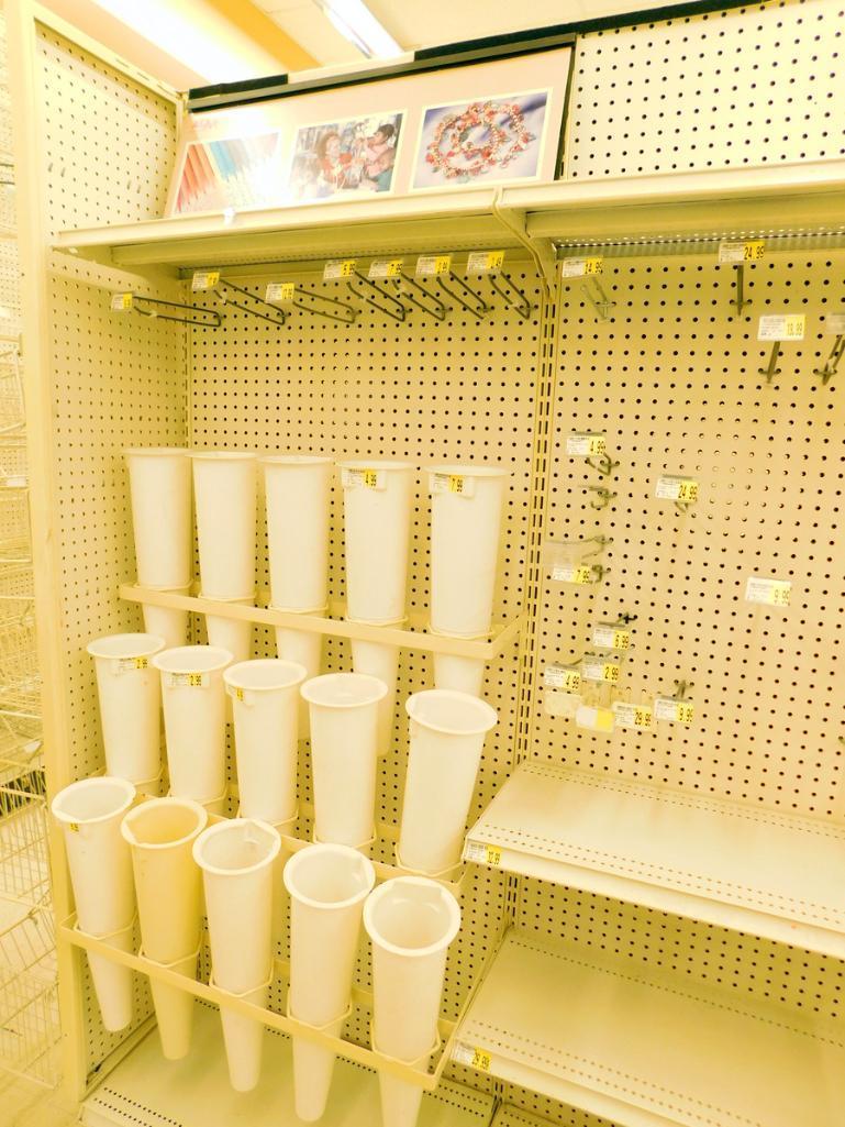 Gondola Shelving: Aisle Unit, 23'8" Long, 10 Bases, 17 Wire Displays, 67 Cones, 32 Shelves