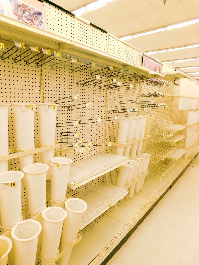 Gondola Shelving: Aisle Unit, 23'8" Long, 10 Bases, 17 Wire Displays, 67 Cones, 32 Shelves