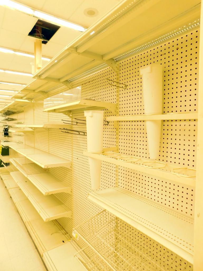 Gondola Shelving: Aisle Unit, 23'8" Long, 10 Bases, 17 Wire Displays, 67 Cones, 32 Shelves