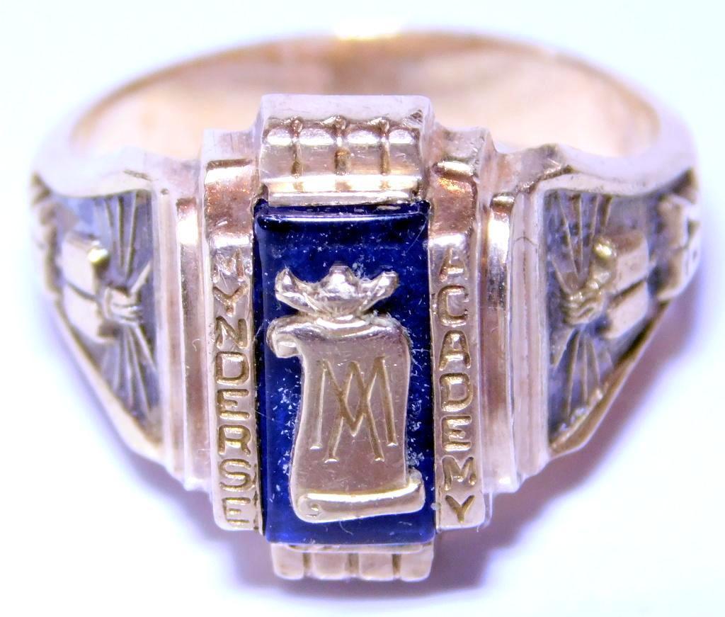 1967 Mynderse Academy Girls 10K Yellow Gold High School Graduation Ring