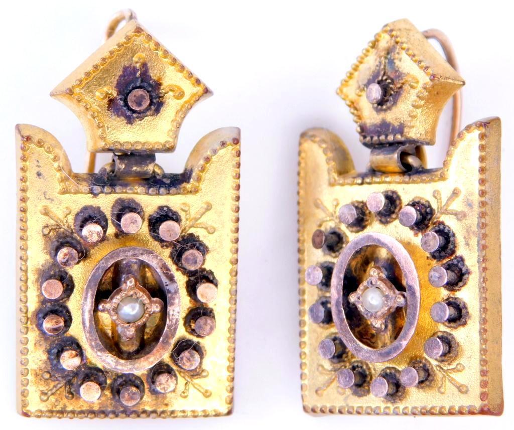 Pair of Costume Jewelry Earrings, (2)