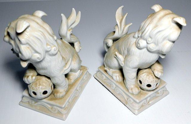 Pair of Vintage Fritz & Floyd Foo Dog Bookends, Fine Blanc Porcelain