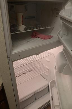 Frigidaire refrigerator/freezer LFHT1713LW1, mfg. date 2010