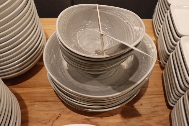 All to go - gray dishes