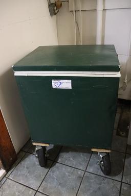 Electrolux FFC04M0AW1 portable chest freezer - approximately 4 cu ft.