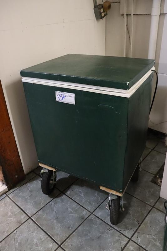 Electrolux FFC04M0AW1 portable chest freezer - approximately 4 cu ft.