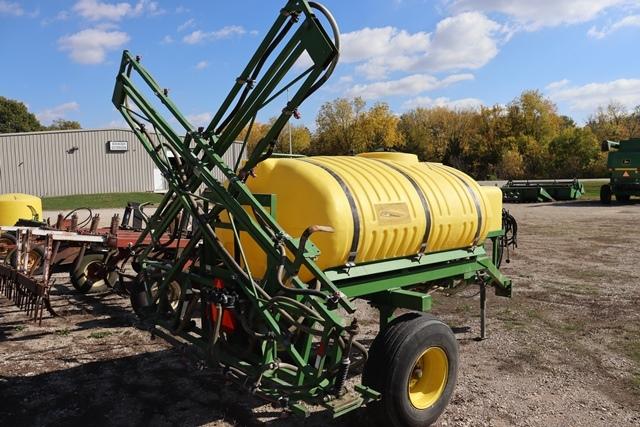 1998 Top Air 500 gallon pull type sprayer, 45' boom, rinse tank, 12.5L - 15