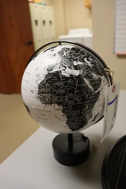 Pair to go - 14" clock and desk globe