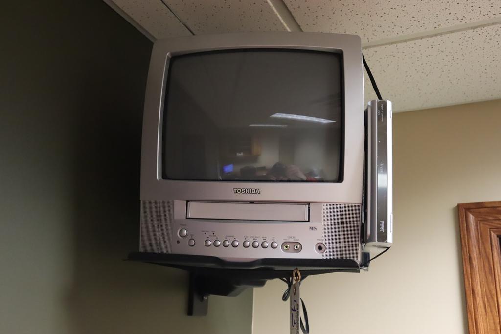 Toshiba 13" TV/VCR combo