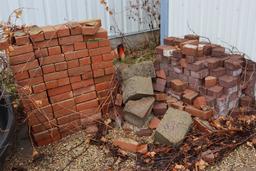 All to go - 2 pallets of bricks