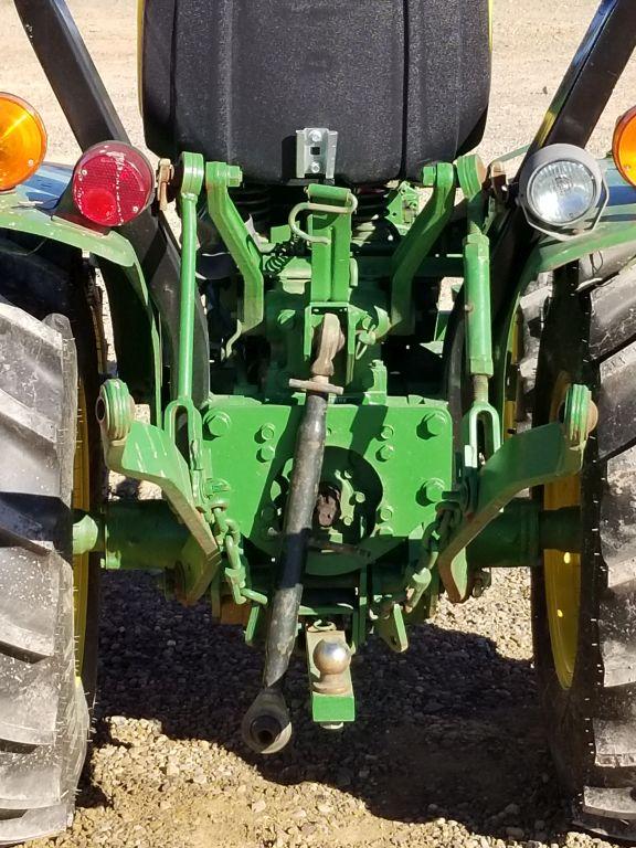 JD 650 ROPS 2WD STANDARD TRANS 1187HRS (WE DO NOT GUARANTEE HOURS)