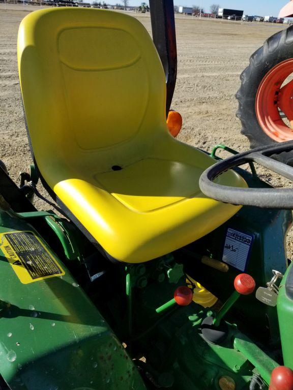 JD 650 ROPS 2WD STANDARD TRANS 1187HRS (WE DO NOT GUARANTEE HOURS)