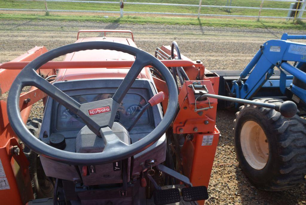 KUBOTA L3010 ROPS 4WD W/ LDR BUCKET