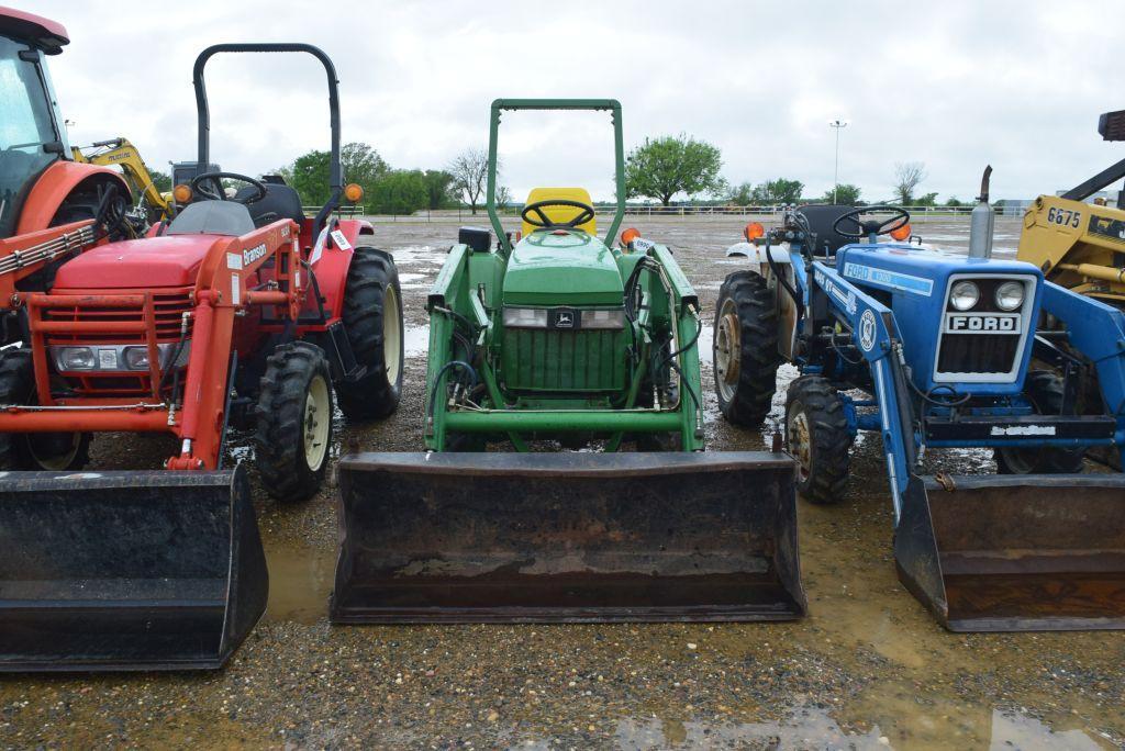 JD 790 4WD ROPS W/ LDR AND BUCKET