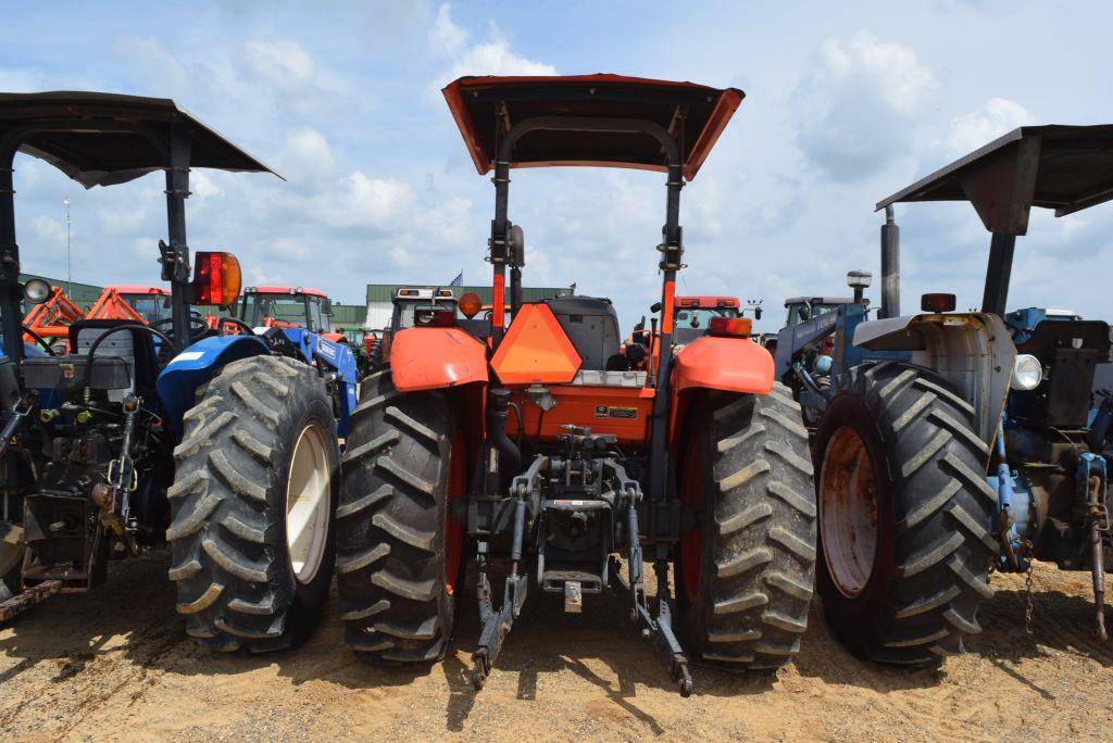 KUBOTA M6060 4WD CANOPY W/ LDR AND BUCKET