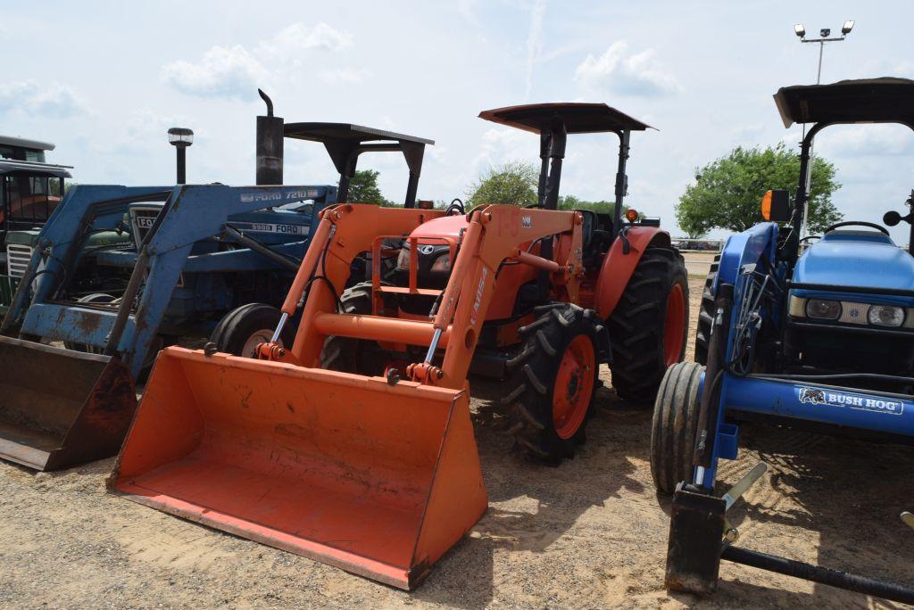 KUBOTA M6060 4WD CANOPY W/ LDR AND BUCKET