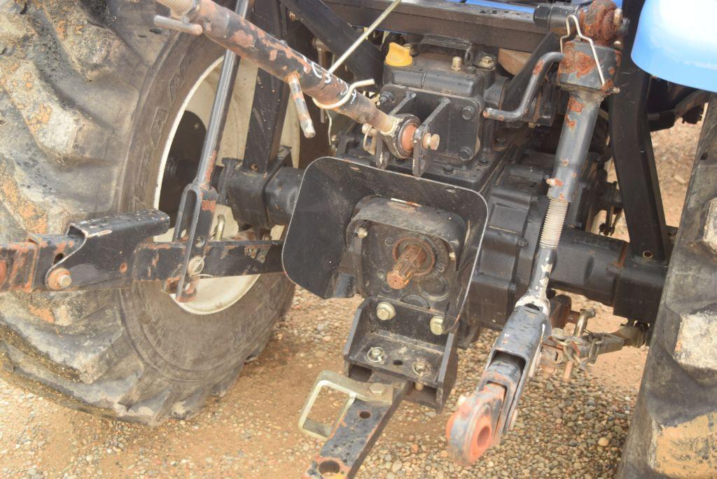 NH TC33DA 4WD ROPS W/ LDR AND BUCKET