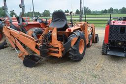 KUBOTA B8200 4WD W/ LDR BUCKET AND BACKHOE ATTACHMENT