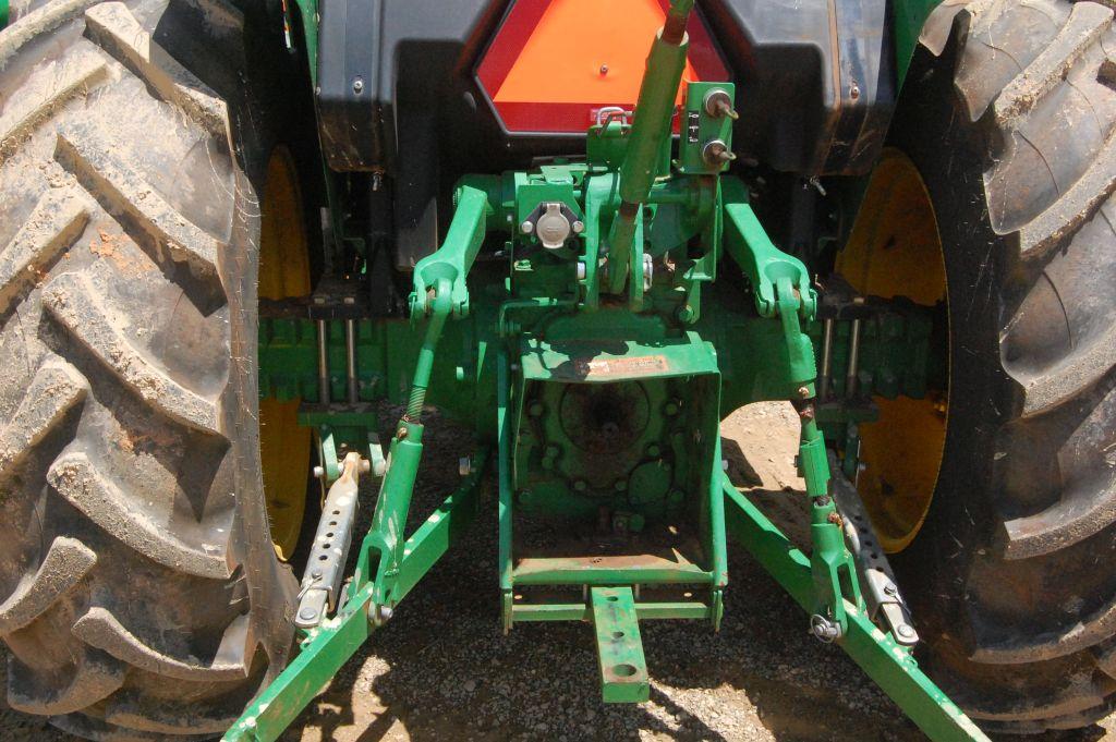 JD 5055E 2WD ROPS W/ LDR AND BUCKET 378HRS. WE DO NOT GAURANTEE HOURS
