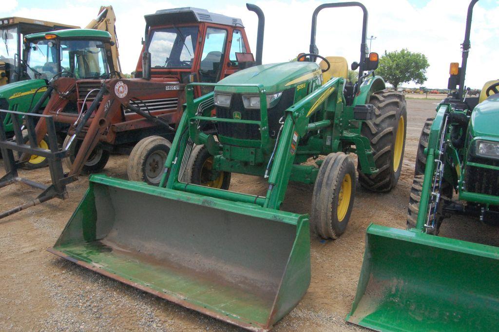 JD 5055E 2WD ROPS W/ LDR AND BUCKET 378HRS. WE DO NOT GAURANTEE HOURS